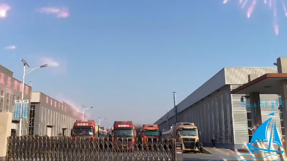 重磅发货！印尼16台订单首批8台14车发往上海港～ 2000型800㎡硬核配置，宏运压滤机，一切只为您满意！🚛